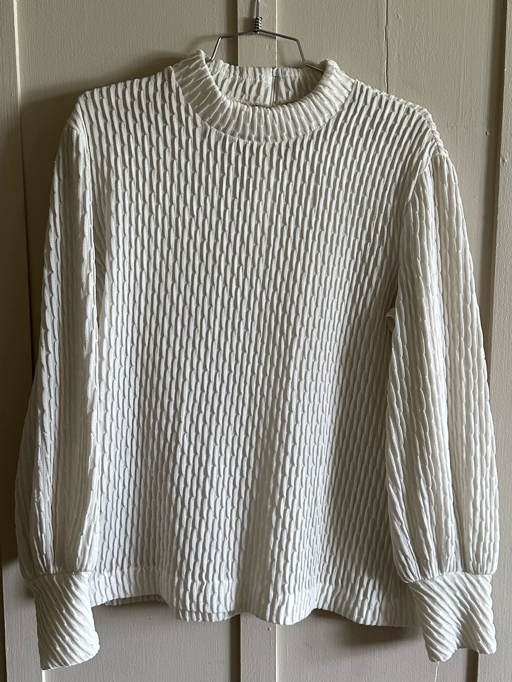 Vintage Women’s Cream Textured Long-Sleeve Sweater
